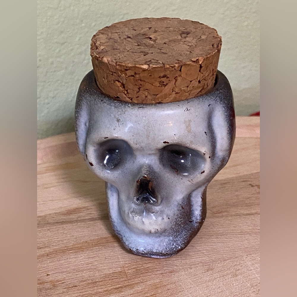 Vintage ceramic skull stash jar (ABA)